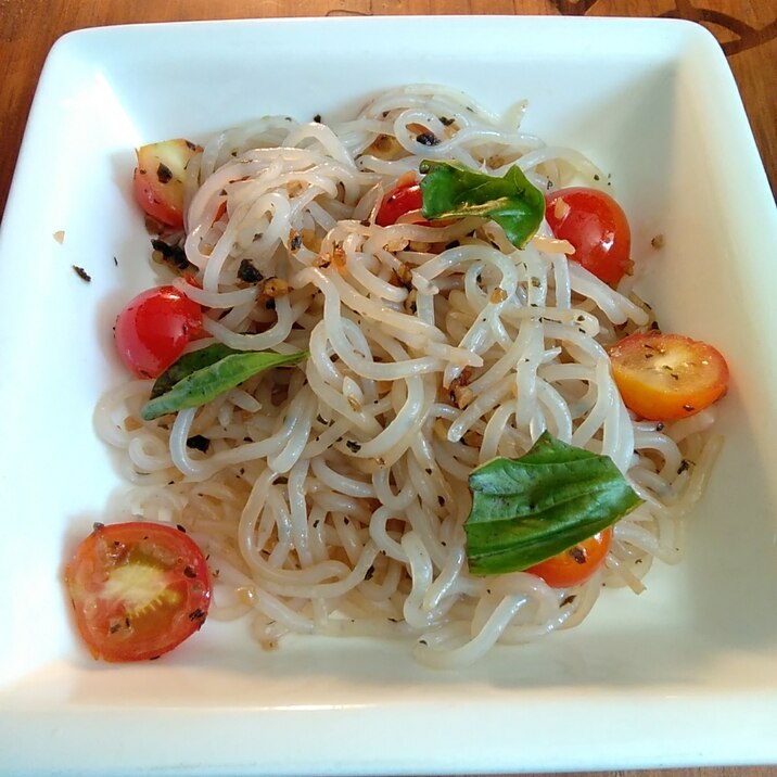 糸蒟蒻のミニトマトと生バジルのパスタ風